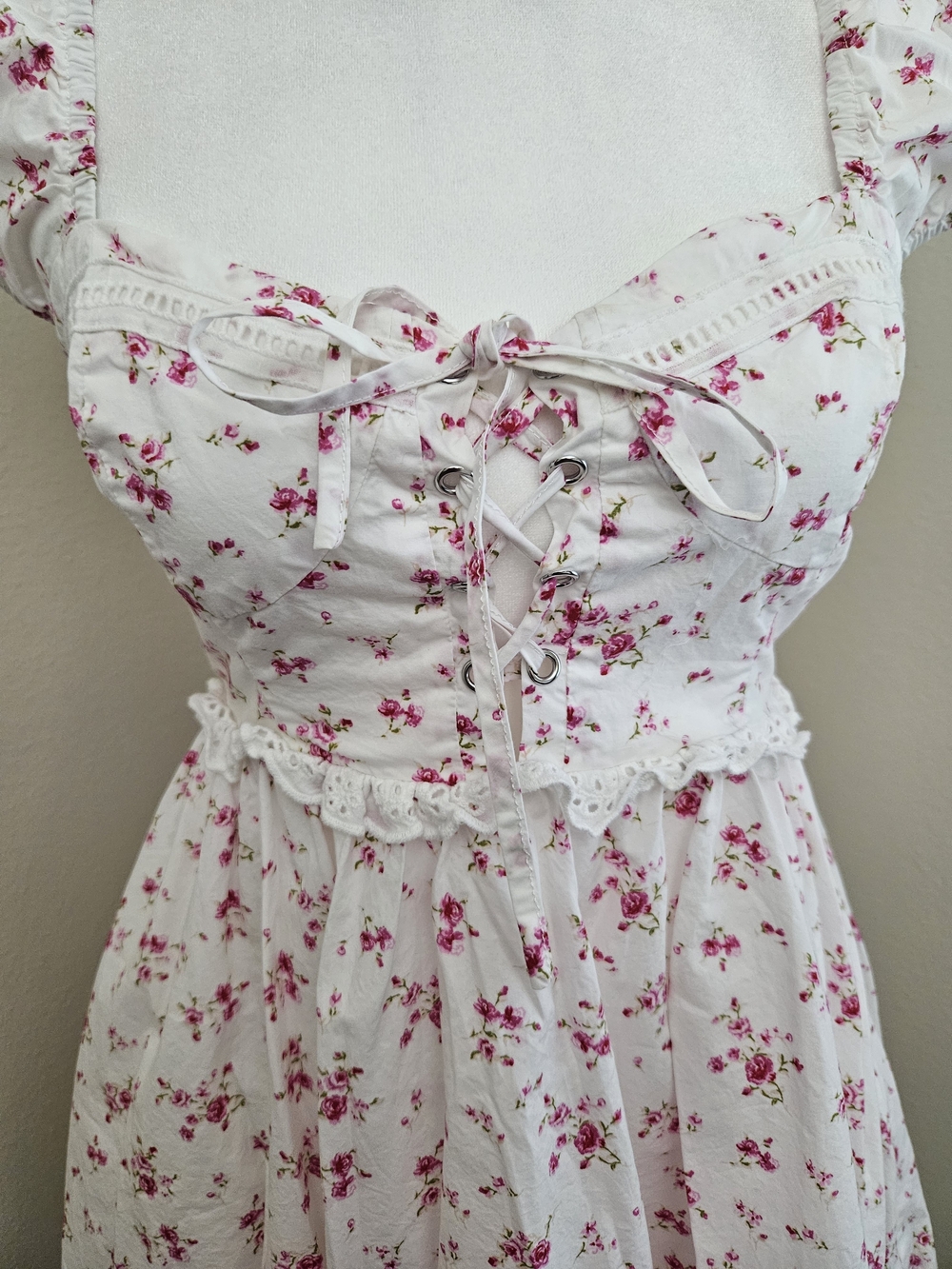 Forever 21 White Dress with Pink Floral Print and Lace-Up Bodice - Picture 3 of 11